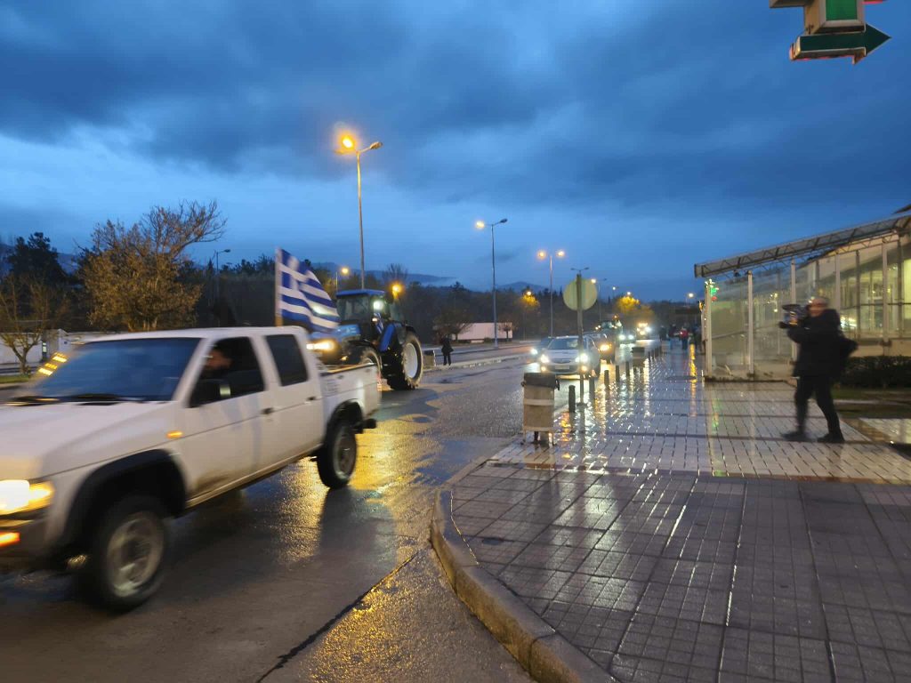 Οι αγρότες έκλεισαν το τελωνείο του Προμαχώνα για φορτηγά -Eπιτρέπεται η διέλευση σε ΙΧ, λεωφορεία και ασθενοφόρα