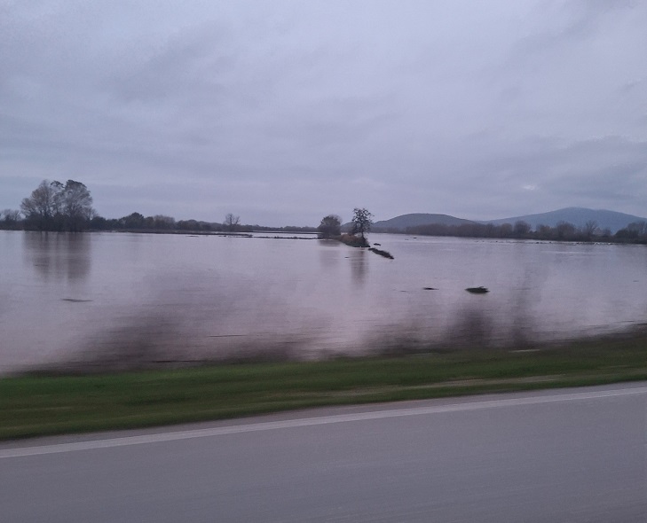 Στα 4.70 μετρα η στάθμη του Πηνειού στη Λάρισα με ρυθμό ανόδου 10 εκατ. την ώρα -σε επιφυλακή η ΔΕΥΑΛ
