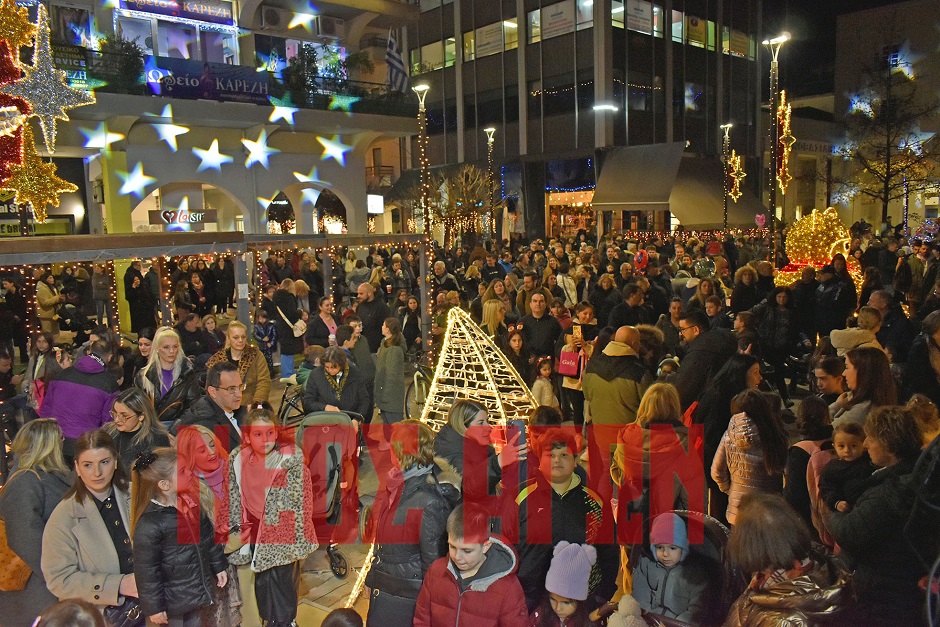 Η Καρδίτσα φώτισε το Χριστουγεννιάτικο Δέντρο και τις ψυχές χιλιάδων Καρδιτσιωτών (ΦΩΤΟ)