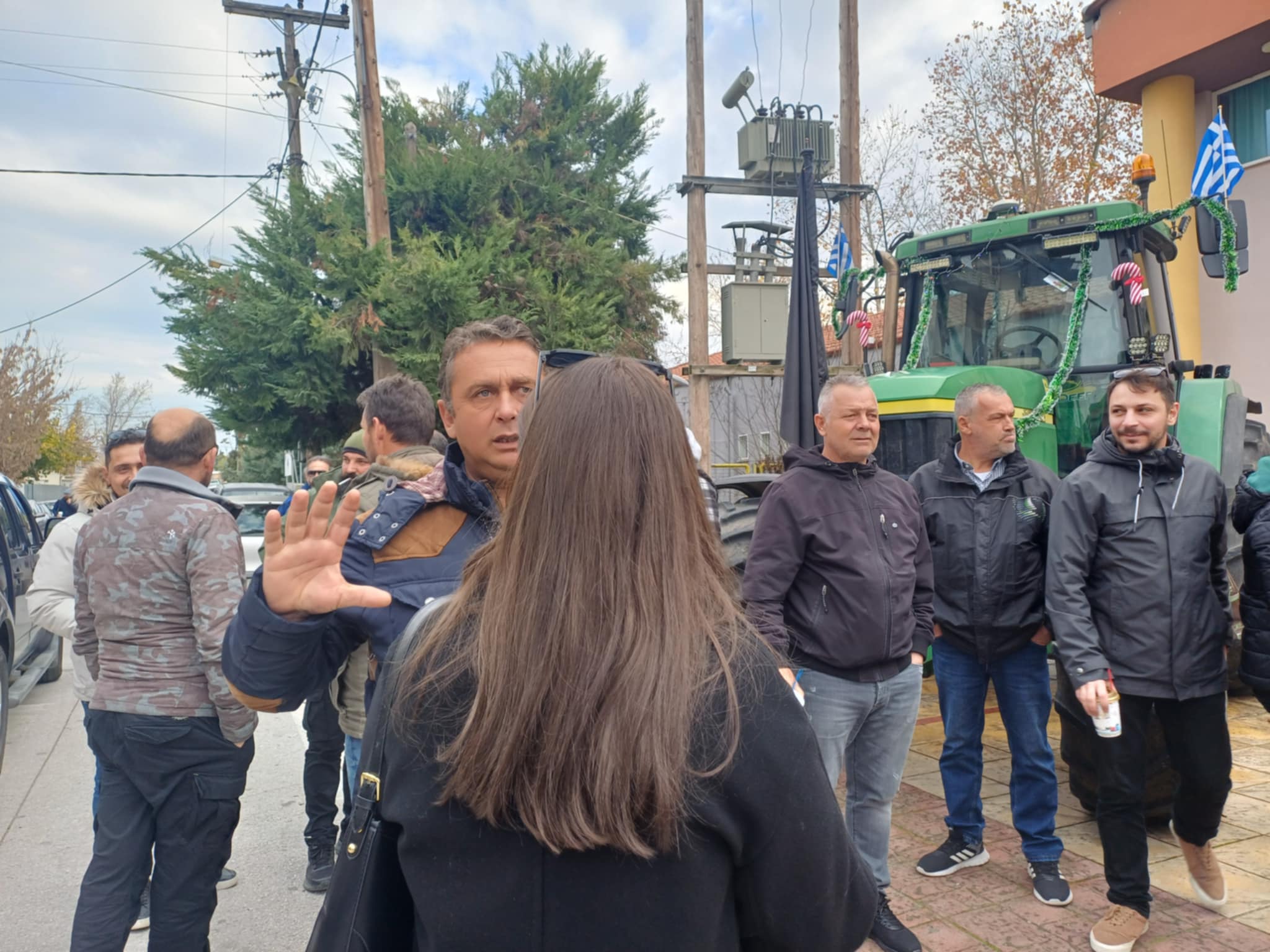 Συγκεβτρώνονται στη Νίκαια οι αγρότες για την κρίσιμη συνεδρίαση- τι θα απαντήσουν στο κάλεσμα του πρωθυπουργού (ΦΩΤΟ)