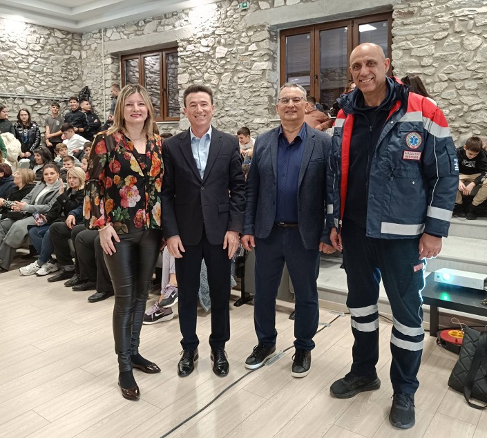 Παράδοση - παραλαβή Αυτόματων Εξωτερικών Απινιδωτών σε σχολικές μονάδες του Δήμου Ελασσόνας από την περιφέρεια