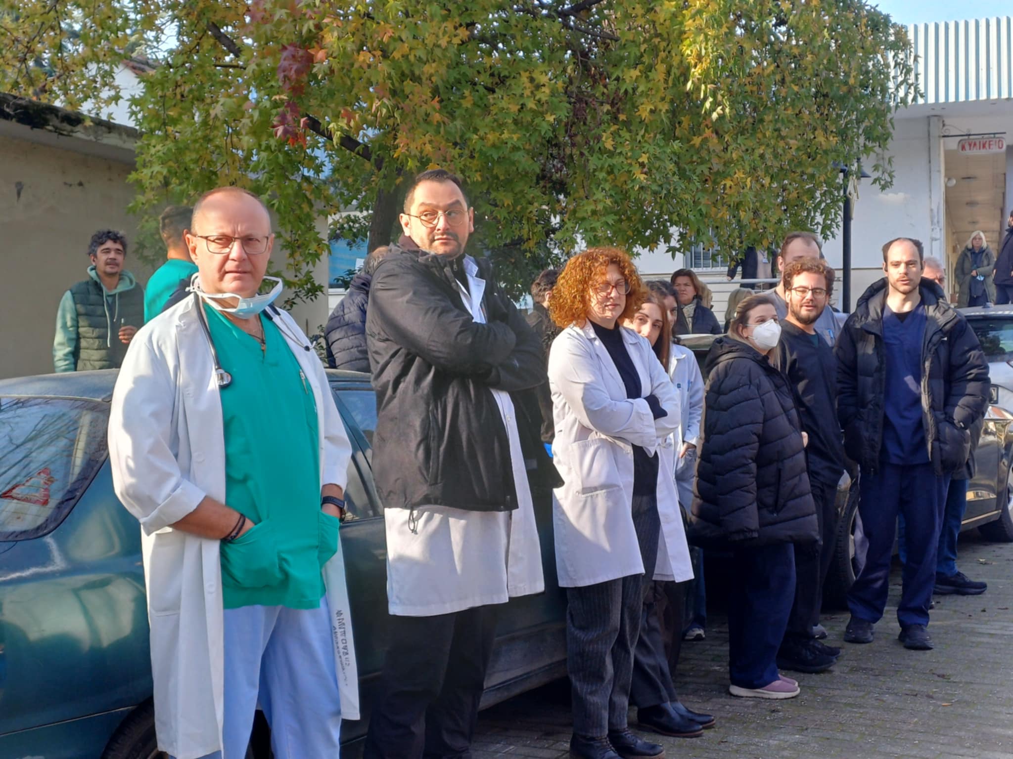 Όχι στην υποβ΄-αθμιση του Γενικού νοσοκοεμίου Λάρισας βροντοφώναξαν γιατροί και νοσηελυτές (ΦΩΤΟ)