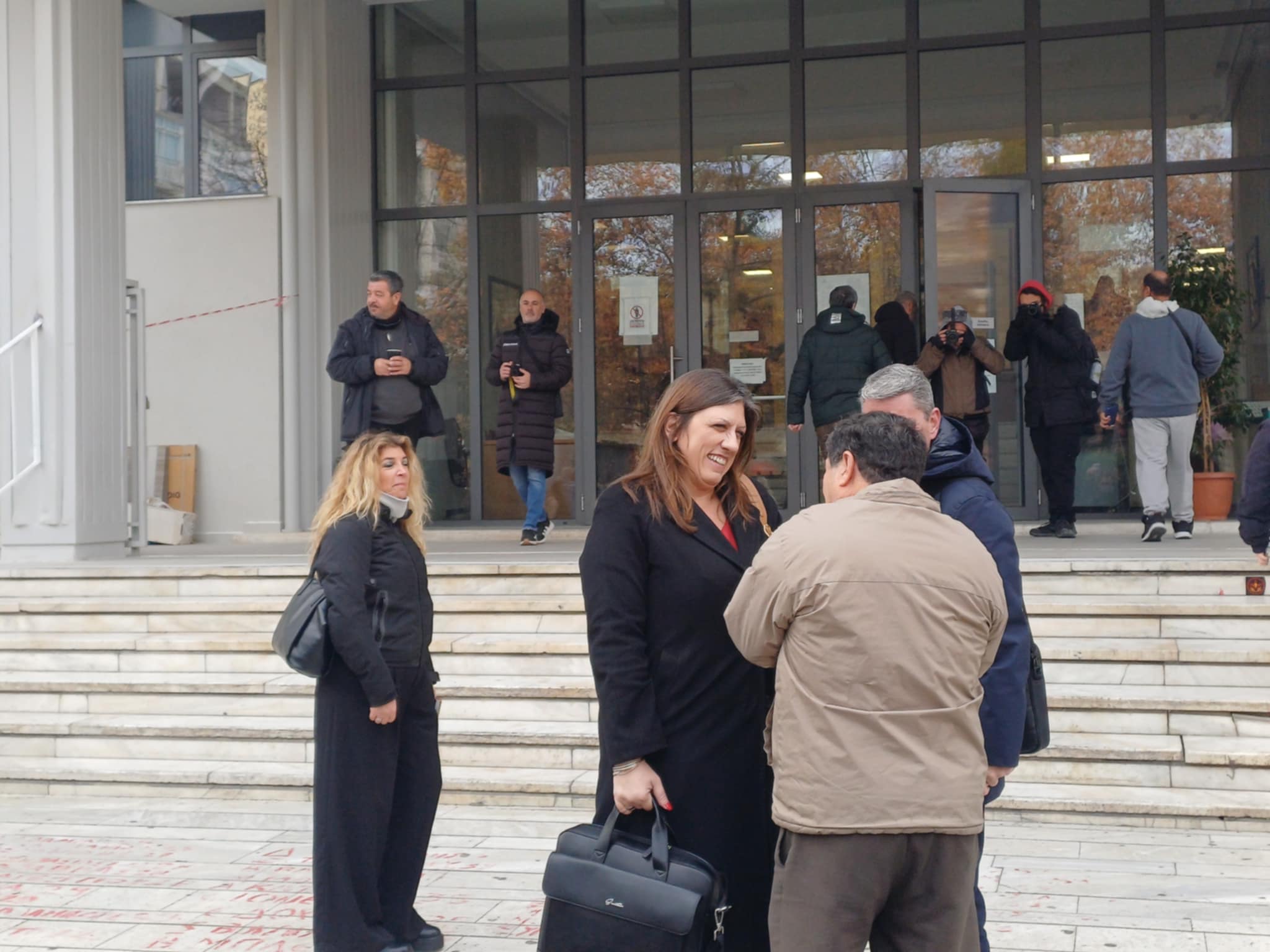 Ξεκινά η δίκη για το βίντεο της εμπορικής αμαξοστοιχίας- στα δικαστήρια και Ζωή Κωνσταντοπούλου, Μαρία Καρυστιανού (ΦΩTO)