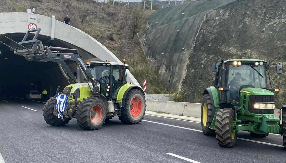 Έκλεισαν τις σήραγγες των Τεμπών μόνο για  φορτηγά οι αγρότες και η αστυνομία και για ΙΧ–  (ΦΩΤΟ +video)