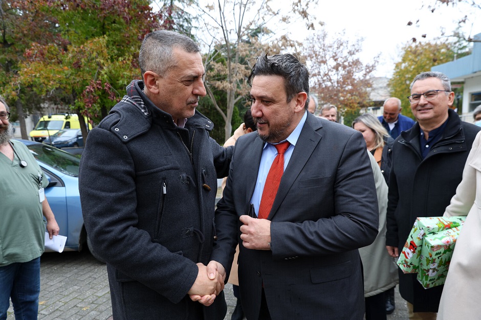 Επίσκεψη Κουρέτα με «μηνύματα» στην Παιδιατρική Κλινική  του Γενικού Νοσοκομείου Λάρισας