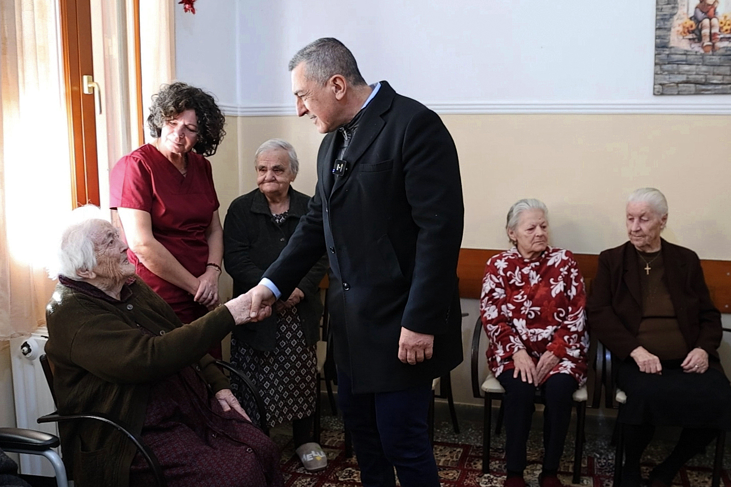Επίσκεψη του Περιφερειάρχη Θεσσαλίας Δημήτρη Κουρέτα στο Εκκλησιαστικό Γηροκομείο «Άγιος Νικόλαος» στα Μεγάλα Καλύβια