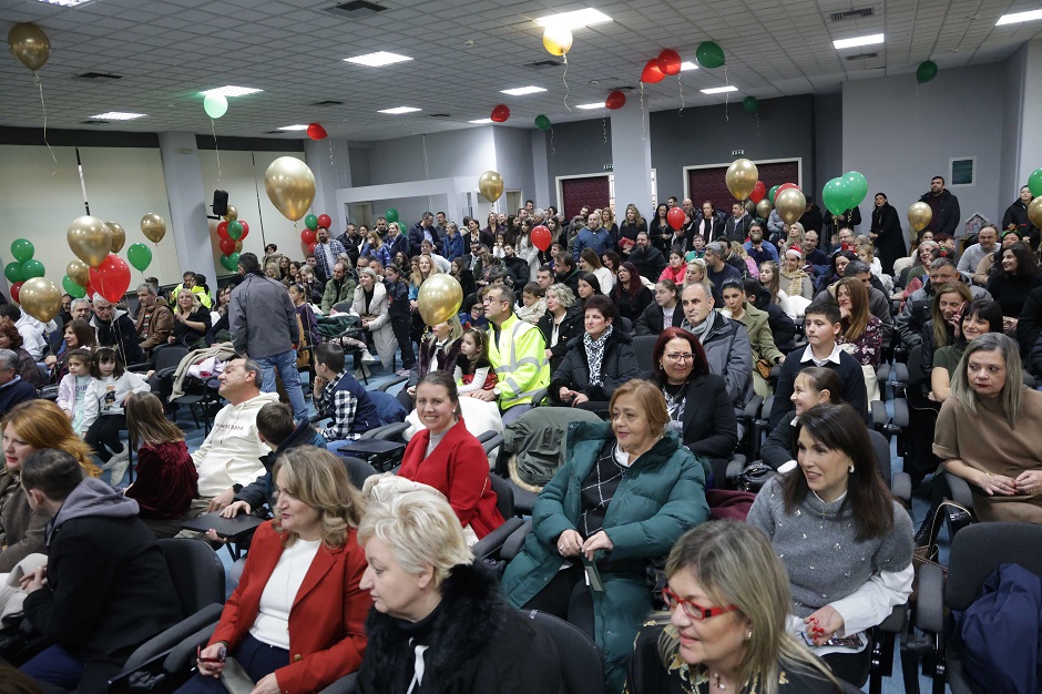 Δήμος Λαρισαίων: Παιδικά χαμόγελα και ευχές για το νέο έτος στη γιορτή της ΔΕΥΑΛ
