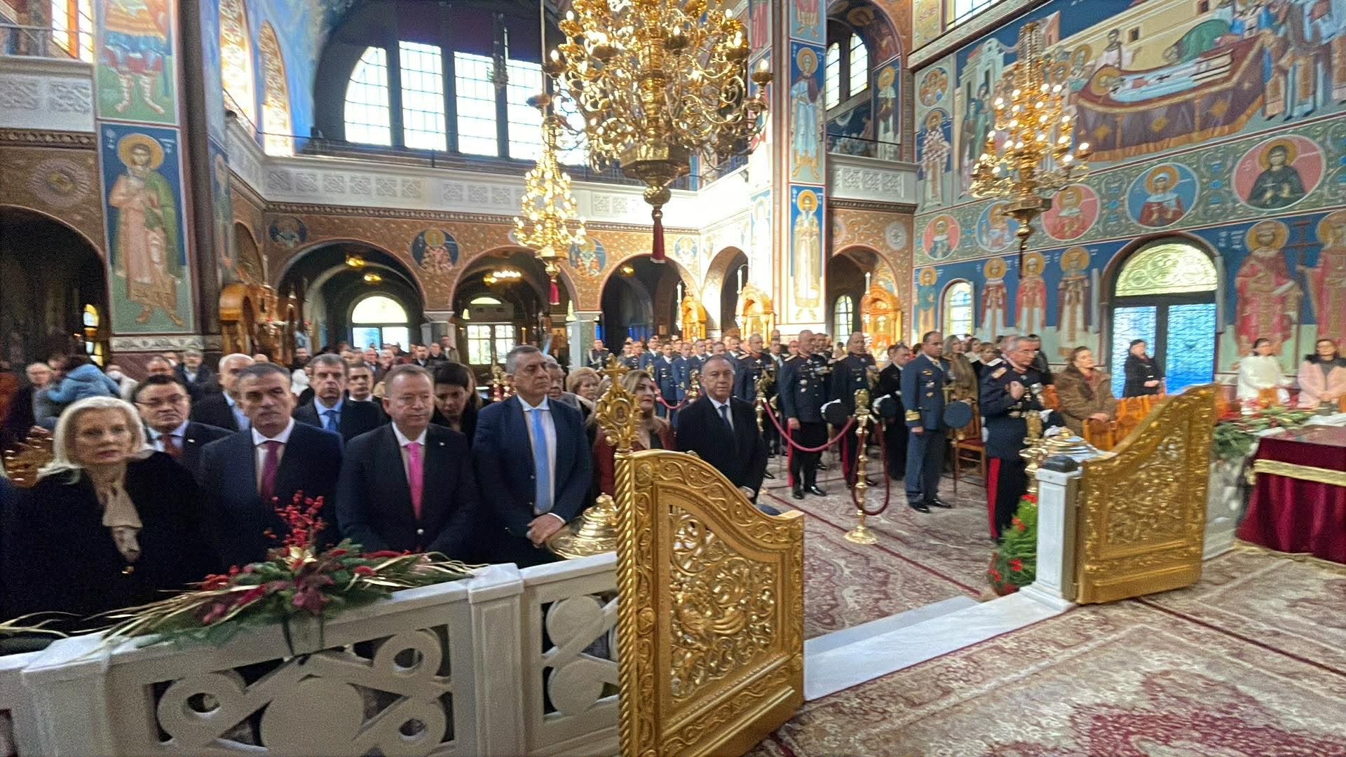 Με λαμπρότητα και παρουσία των αρχών η πανηγυρική θεία λειτουργία για το νέο έτος στον Άγιο Αχίλλιο (ΦΩΤΟ)