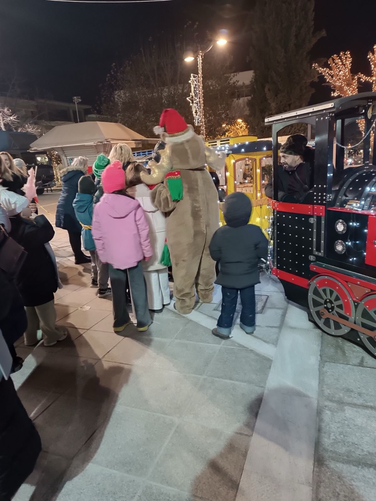 Γιορτινή βόλτα στα Φάρσαλα με το Christmas Mini Express Train (ΦΩΤΟ)
