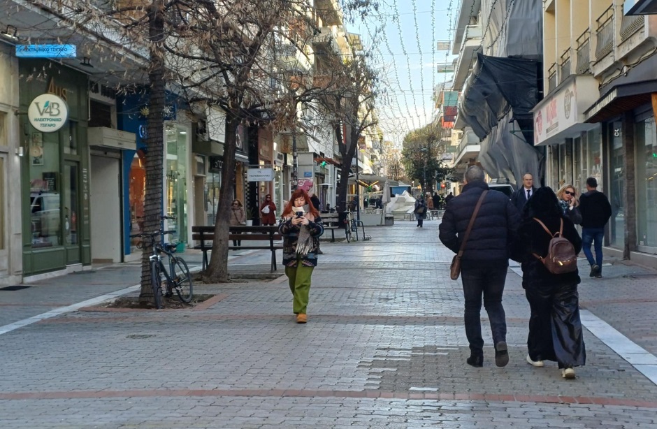 Πάγωσε... η αγορά στην πρεμιέρρα των εκπτώσεων στη Λάρισα (ΦΩΤΟ)