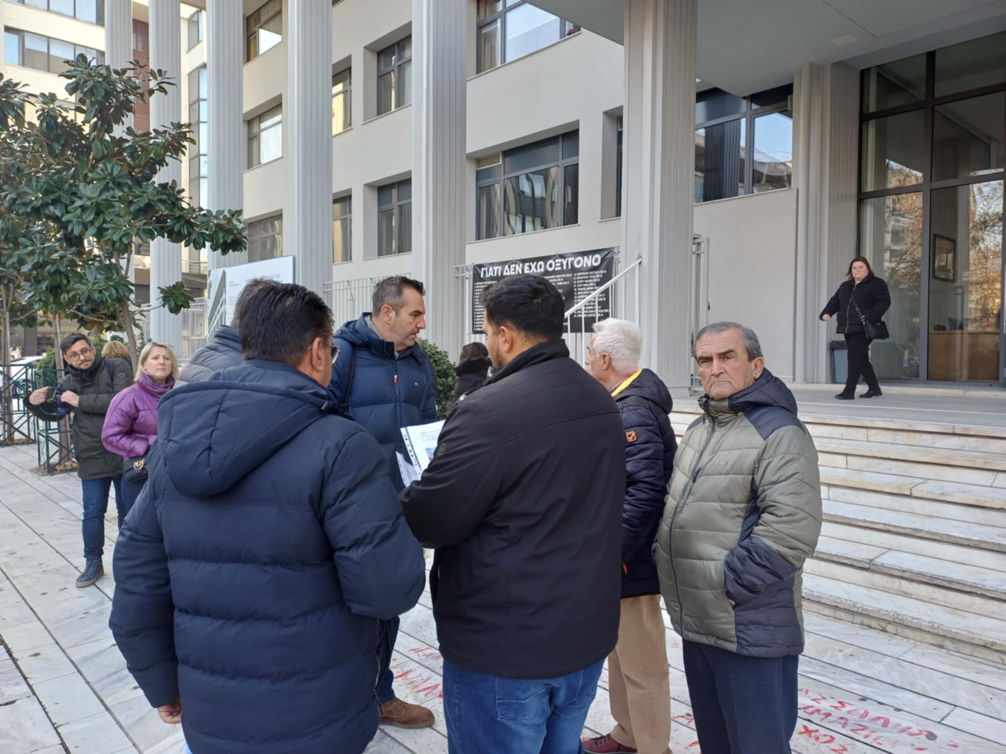 Στην εισαγγελία Λάρισαςαγρότες μπλόκου Νίκαιας -ζήτησαν τα βίντεο για εντοπισμό αυτών που βανδάλισαν τα τρακτερ (ΦΩΤΟ)