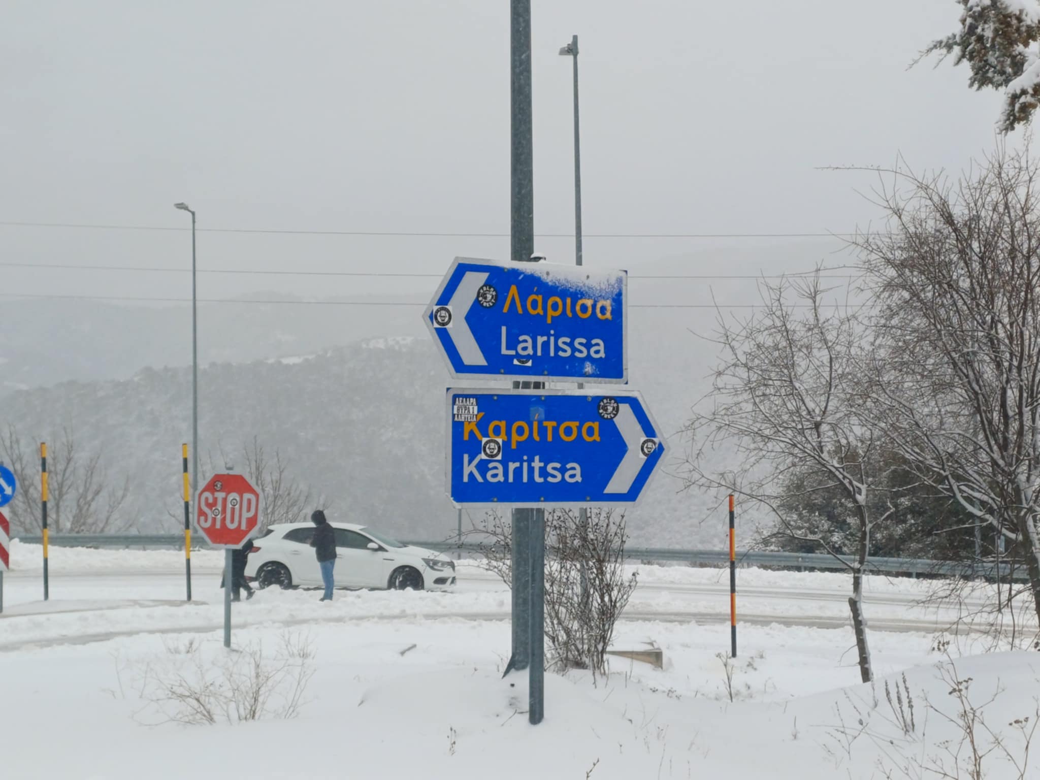 Στα λευκά τα ορεινά χωριά του Κισσάβου- η «Θεσσαλία τηλεόραση»  στη Σπηλιά με 40 πόντους χιόνi (ΦΩΤΟ)