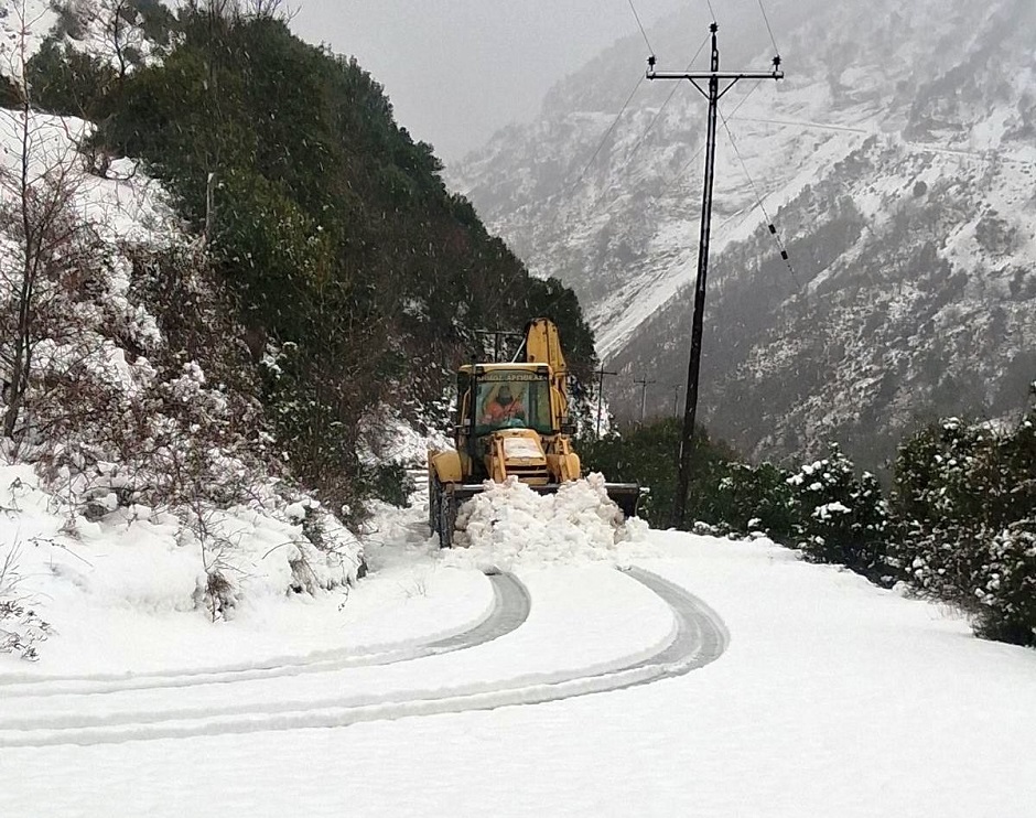 Άμεση κινητοποίηση στο Δήμο Αργιθεάς για προβλήματα από την κακοκαιρία σε κοινότητες, οδικό δίκτυο (ΦΩΤΟ)