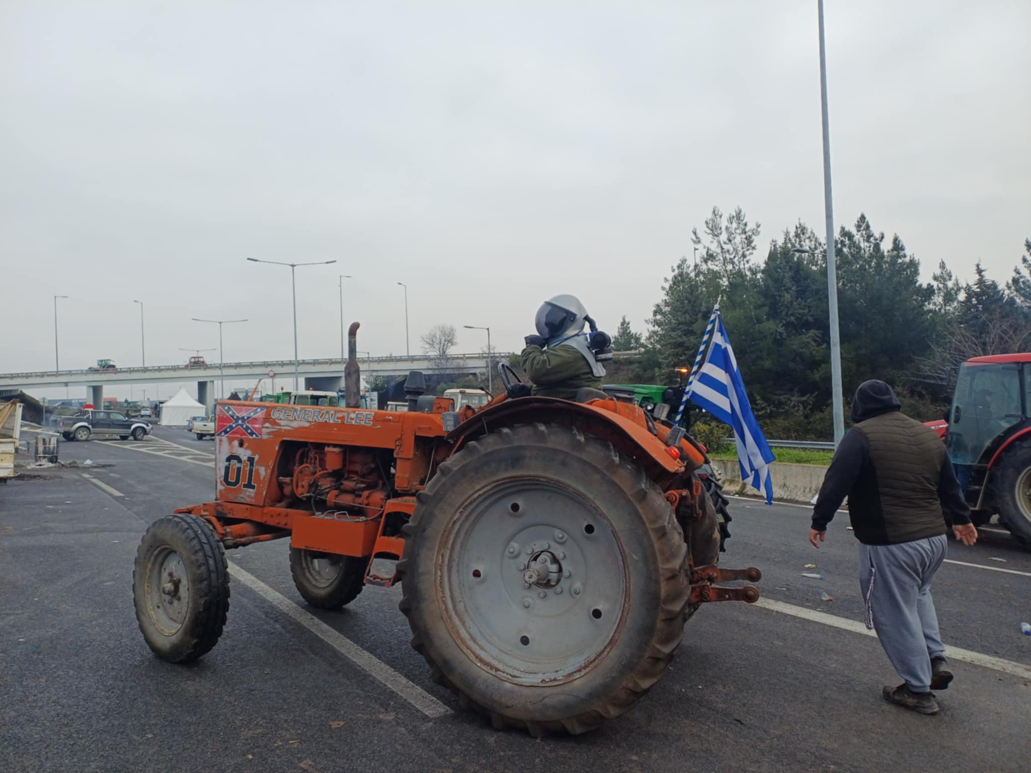 Φεύγουνμε ψηλά το κεφάλι μετά από 55 ημέρες παραμονής οι αγρότυες από το μπλόκο της Νίκαιας (ΦΩΤΟ+video)