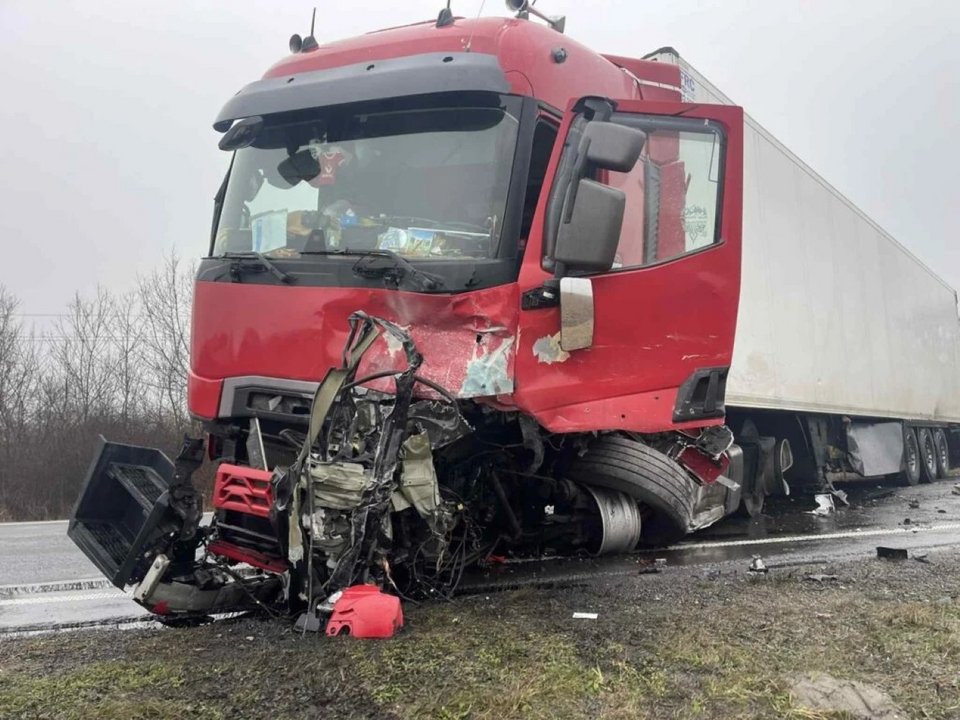 Σοκαριστικό τροχαίο με οπαδούς του ΠΑΟΚ στη Ρουμανία -Επτά οι νεκροί μετά τη σύγκρουση βαν με φορτηγό