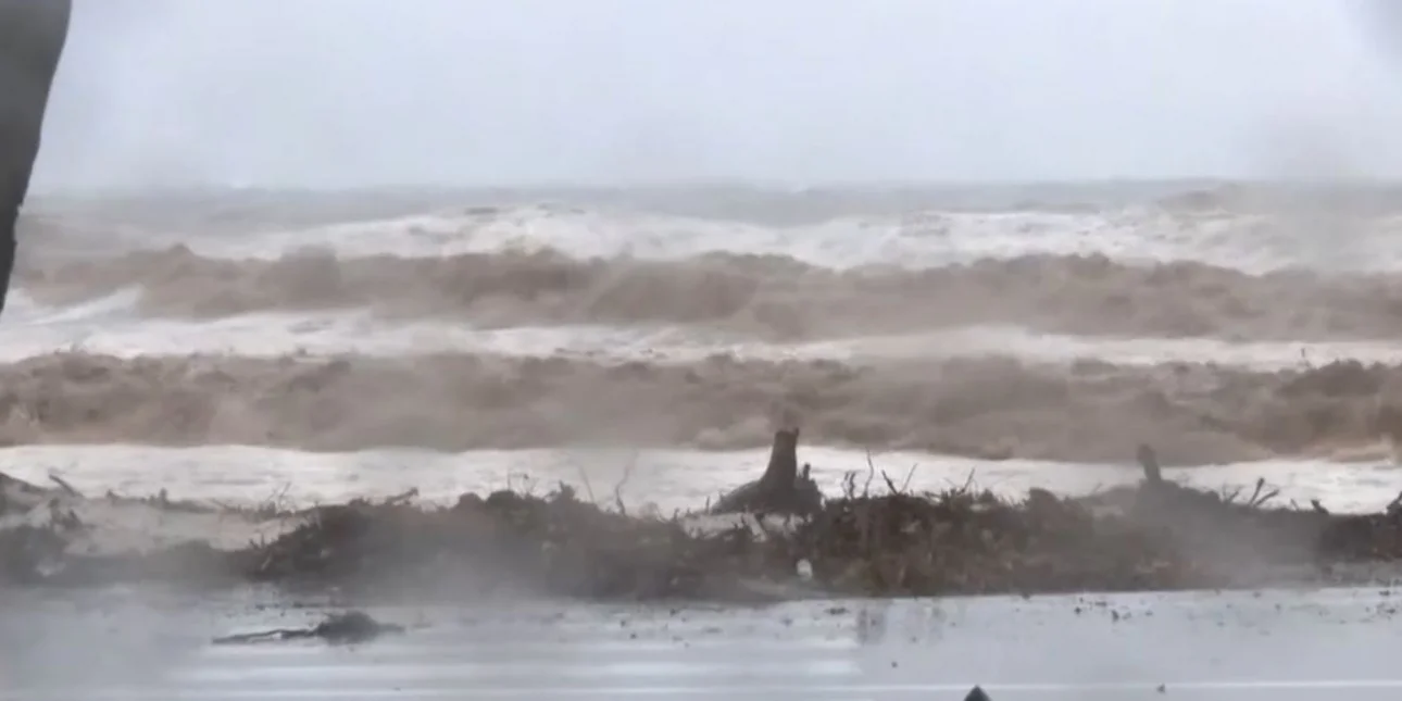 Πλημμύρισαν σπίτια από την κακοκαιρία στον Αγιόκαμπο Λάρισας -«Έριξε περισσότερο νερό απ- ό,τι στον Ντάνιελ» λέει o δήμαρχος