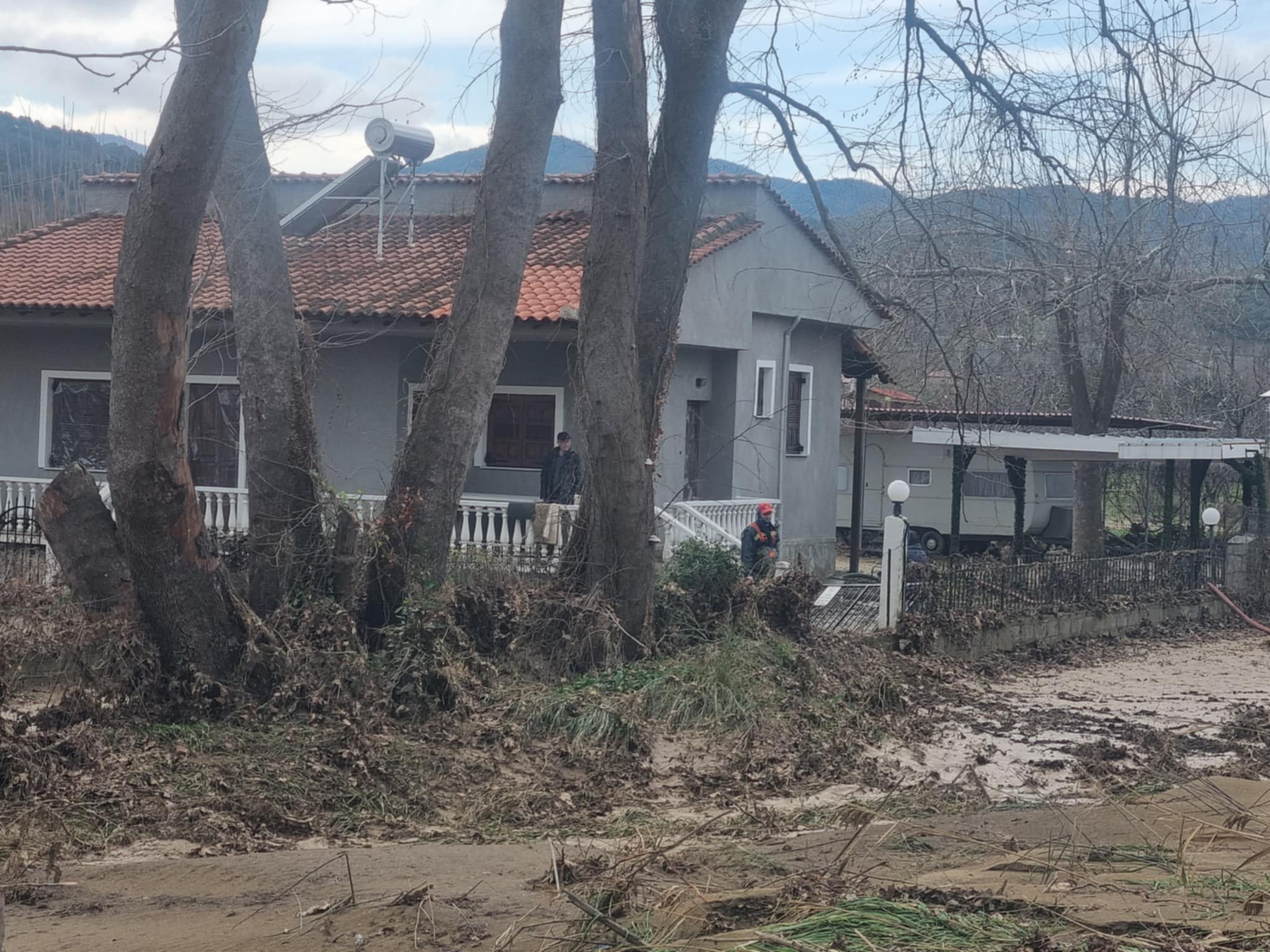 Μετρούν τις πληγές τους στον Αγιόκαμπο μετά την κακοκαιρία (ΦΩΤΟ)