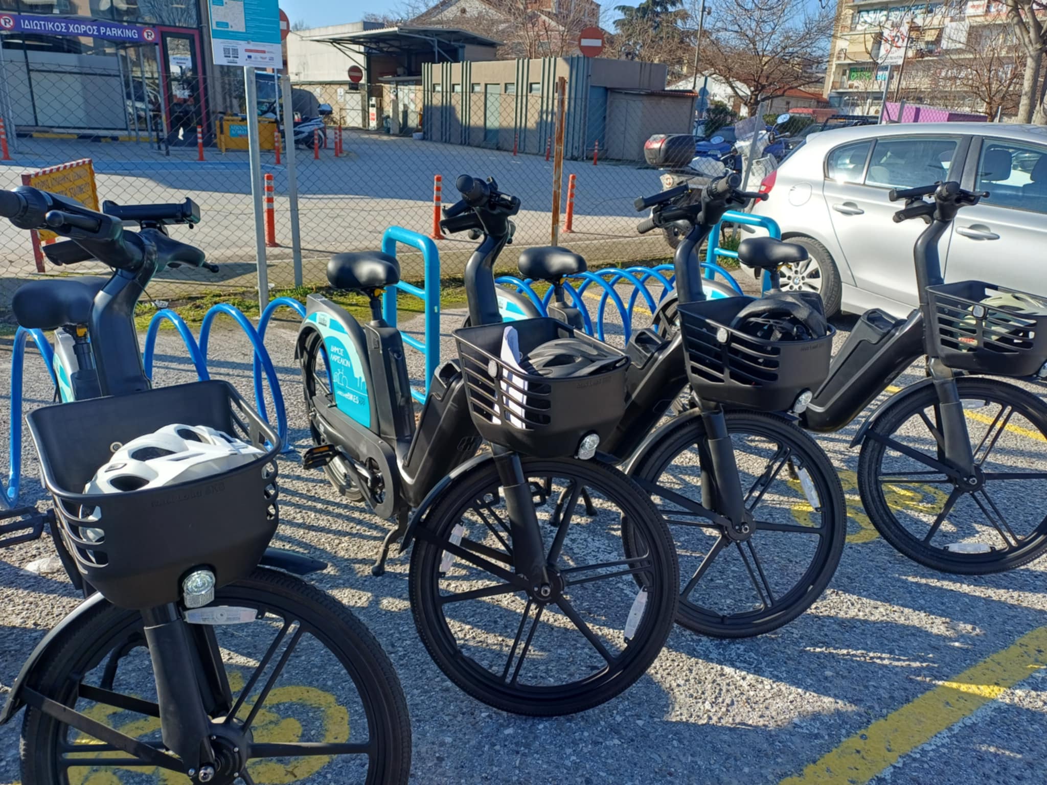 Παραδόθηκαν σήμερα νέα συμβατικά και ηλεκτρικά ποδήλατα του Δήμου Λαρισαίων προ χρήση (ΦΩΤΟ)