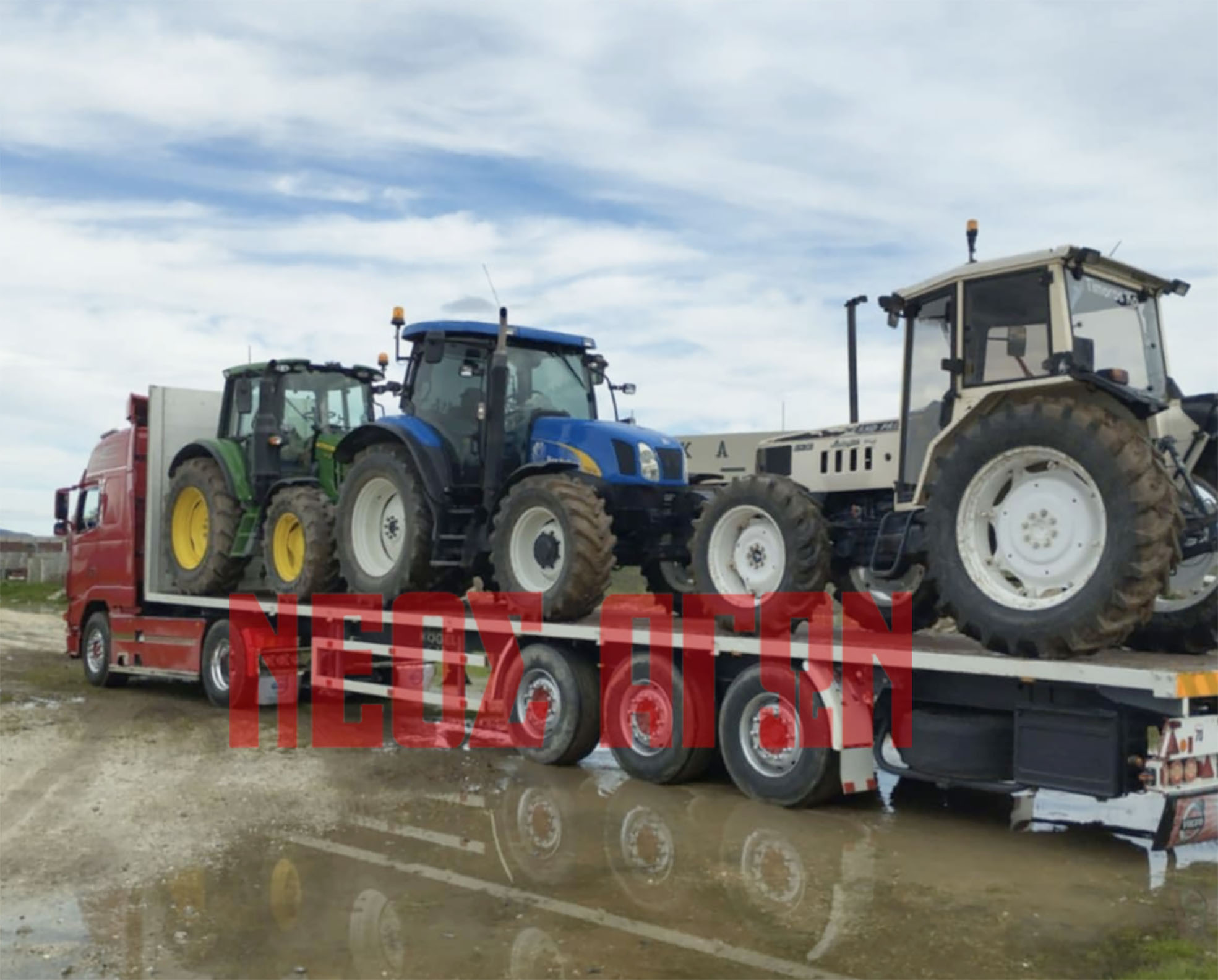 Φορτώθηκαν σε φορτηγά τα τρακτερ της Καρδίτσας για μεταφορά στο συλλαλητήριο της Αθήνας (ΦΩΤΟ)