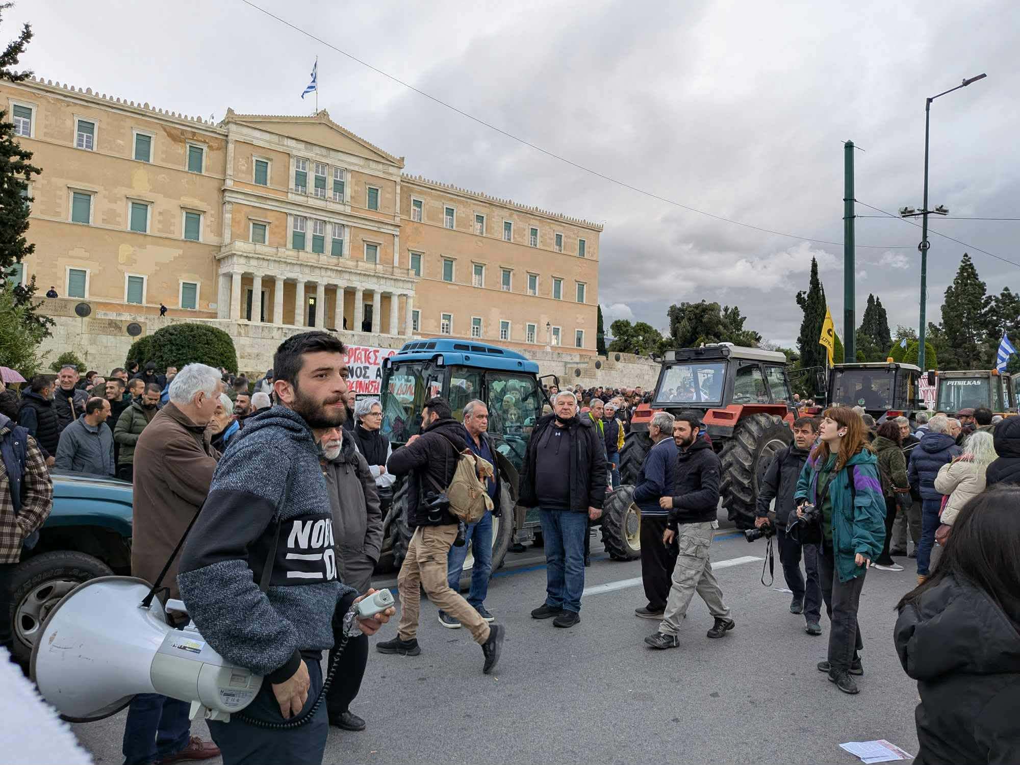 Νέα συγκέντρωση αγροτών στο Σύνταγμα - Αποχωρούν το μεσημέρι τα τρακτέρ