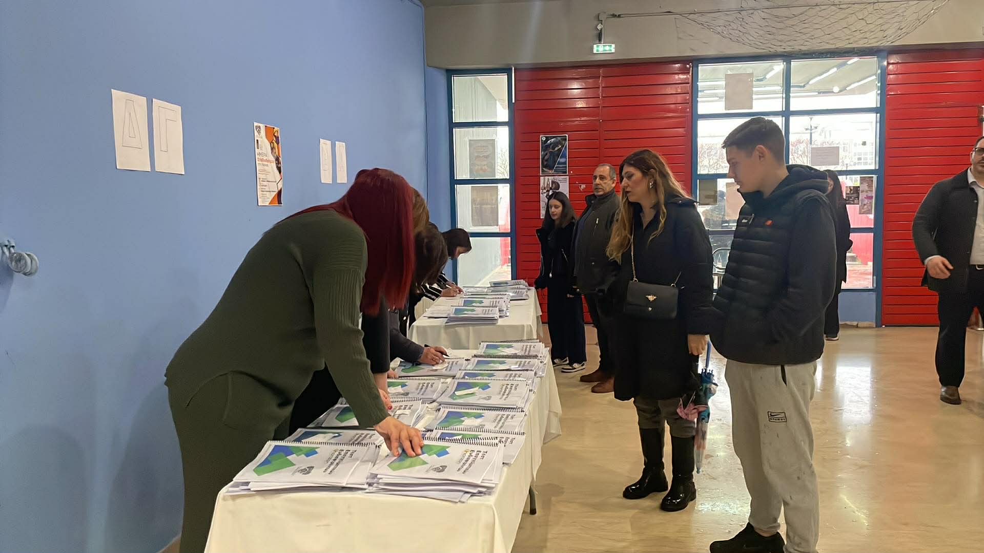 Μεγάλη η ανταπόκριση Λαρισαίων μαθητών και γονέων στην ημέρα Σταδιοδρομίας του Δήμου στο κλειστό της Νεάπολης (ΦΩΤΟ)