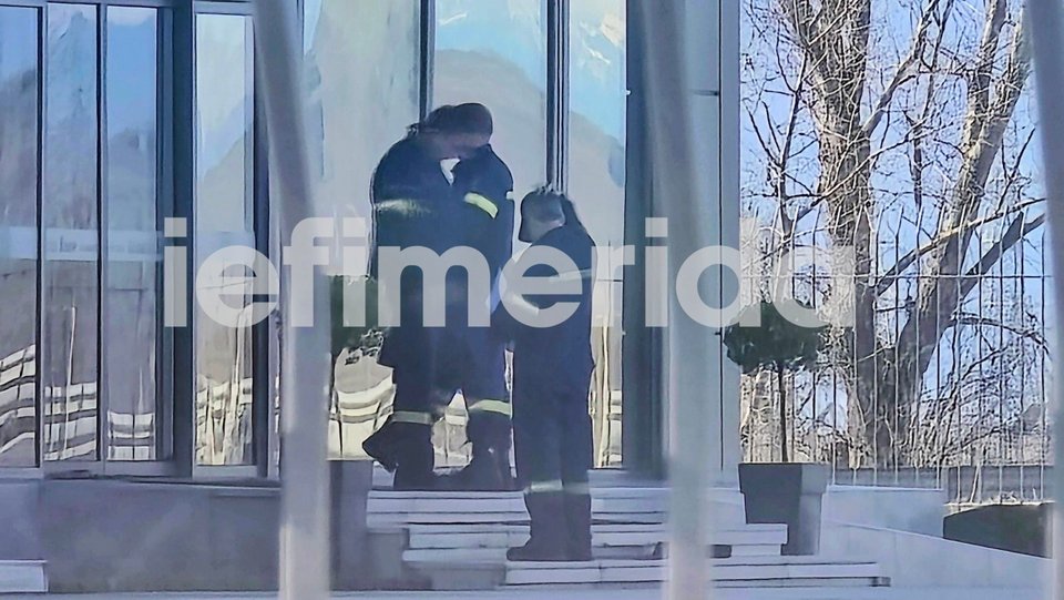 Τρίκαλα: Κλιμάκιο της Πυροσβεστικής διενεργεί έκτακτο έλεγχο πυρασφάλειας στο δεύτερο εργοστάσιο της Βιολάντα [εικόνες]