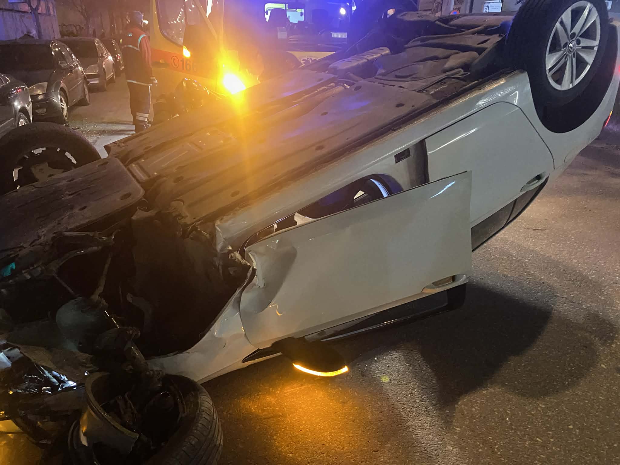 Θεαματικό τροχαίο στη Λάρισα- αναποδογύρισε ΙΧ έπειτα από σύγκρουση με άλλο και σερνόταν με τον ουρανό (ΦΩΤΟ)