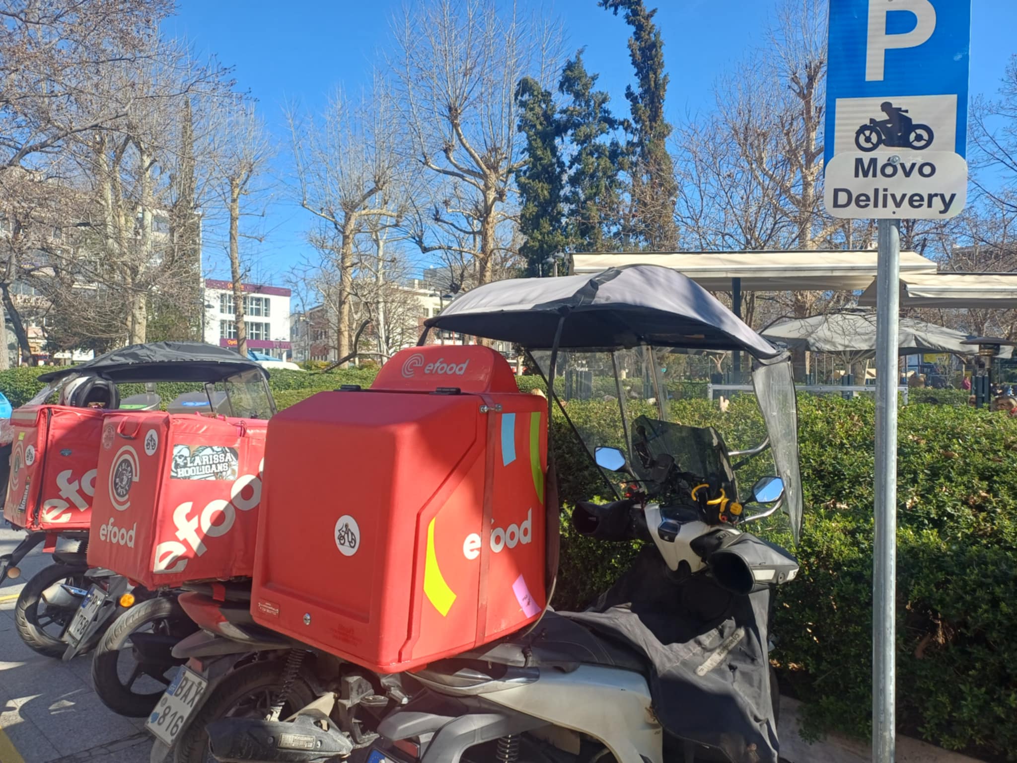 19 νέες ειδικές θέσεις στάθμευσης για δίκυκλα delivery στο κέντρο της Λάρισας (ΦΩΤΟ)