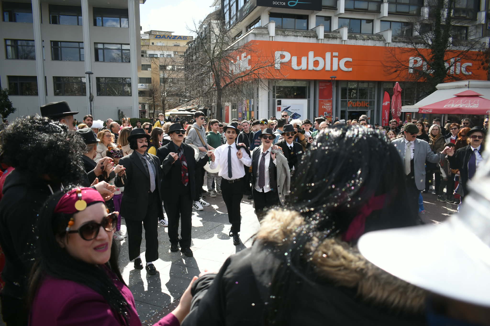 Σε ρυθμούς Αποκριάς η Λάρισα - Παραδοσιακό γλέντι στήθηκε στην κεντρική πλατεία (ΦΩΤΟ-ΒΙΝΤΕΟ)
