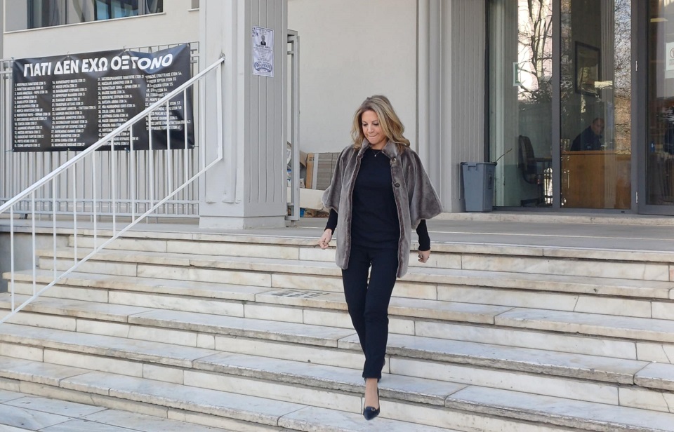 Αιχμές Κωνσταντοπούλου από τη Λάρισα για επιχείρηση καατστροφής στοιχείων- στα δικαστήρια και η Μαρία Καρυστιανού
