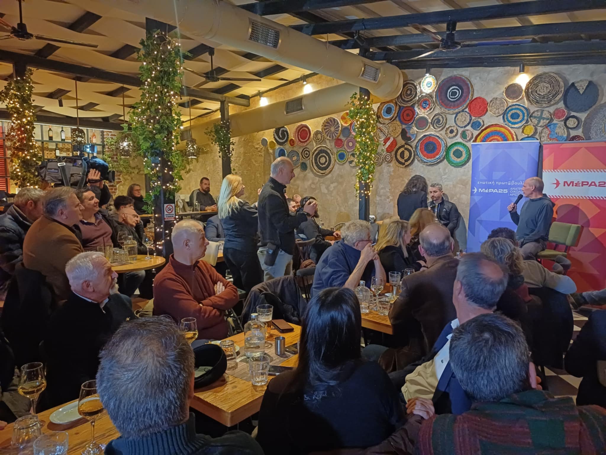 Στη Λάρισα ο Γιάνης Βαρουφάκης - Ανοιχτή συζήτηση χωρίς φίλτρα με πολίτες (ΦΩΤΟ)