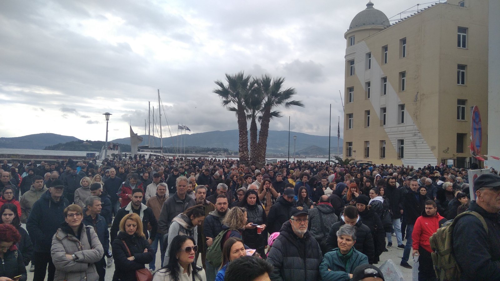 Ο Βόλος ζήτησε διακιοσύνη για τα Τέμπη- ογκώδης συγκέντρωση στην παραλία και πορεία στο κέντρο της πόλης(ΦΩΤΟ)