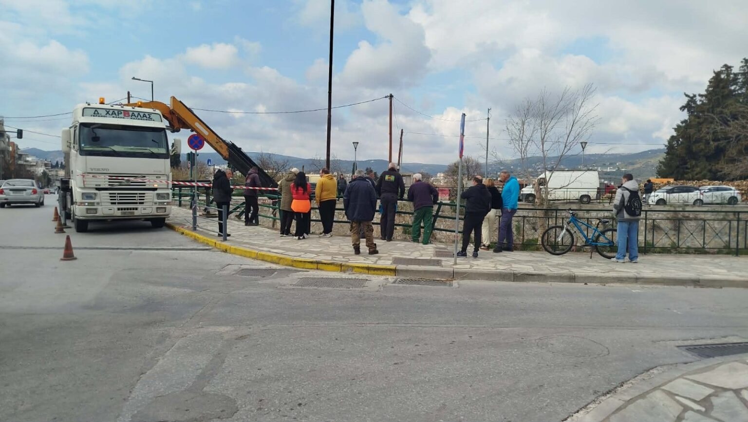 Έχασε τον έλεγχο του αυτοκινήτου του και έπεσε μέσα στον Κραυσίδωνα στον Βόλο