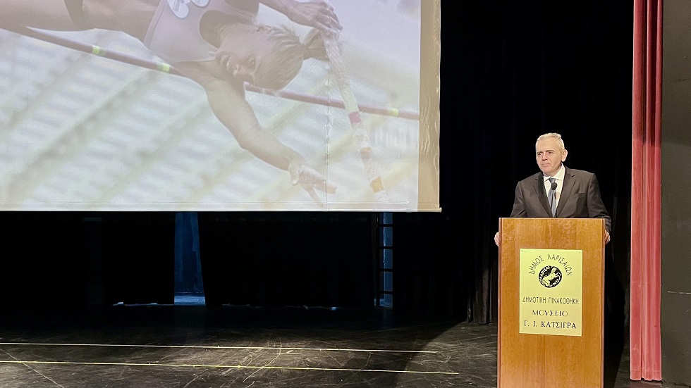 Χαρακόπουλος: Ηρωίδες οι γυναίκες στο Ιράν που βγάζουν τη μαντίλα