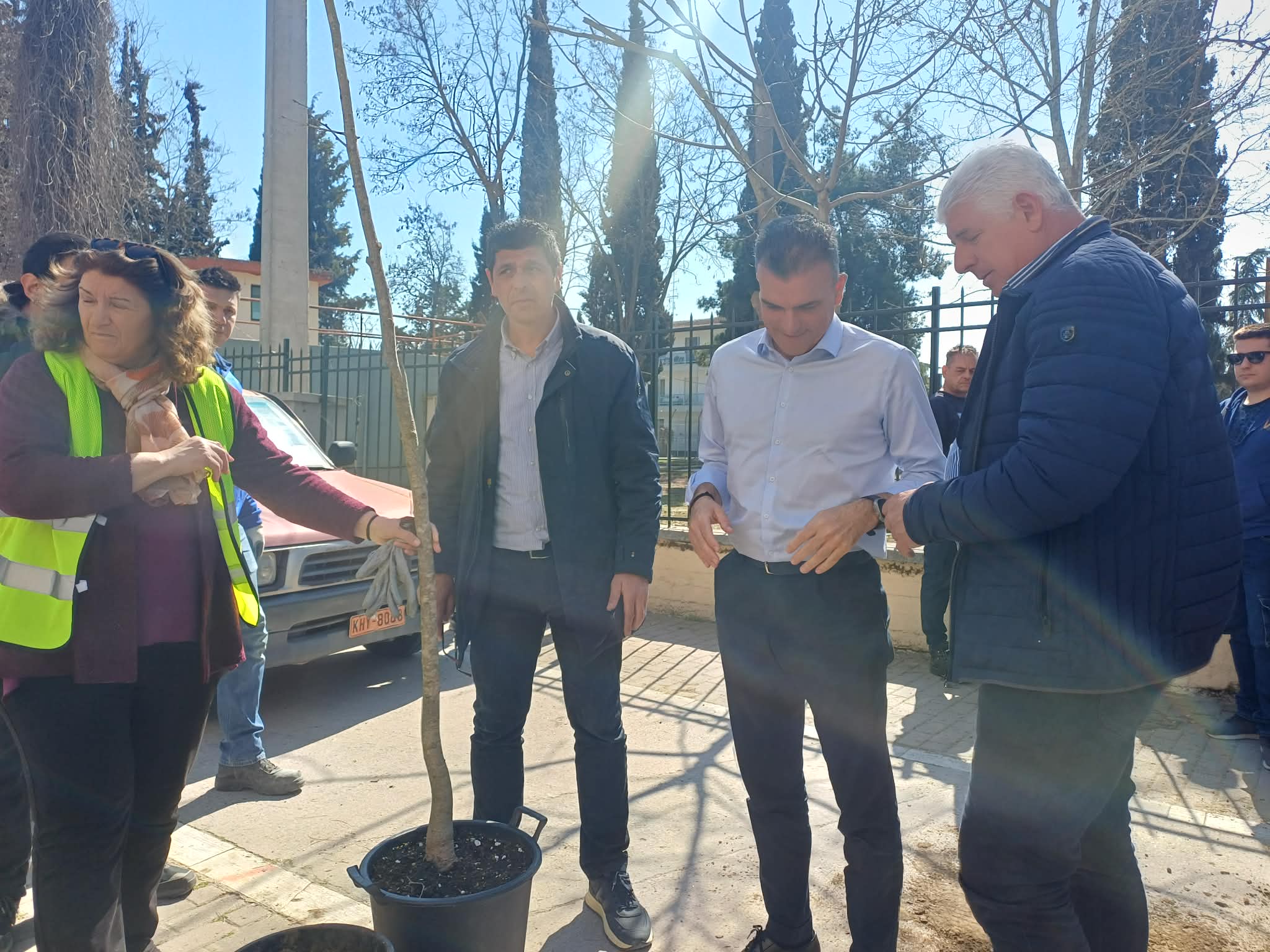 Δενδροφυτεύσεις στην οδό Ιωαννίνων - Πάνω από 1300 δέντρα μέχρι το τέλος της χρονιάς (ΦΩΤΟ-ΒΙΝΤΕΟ)