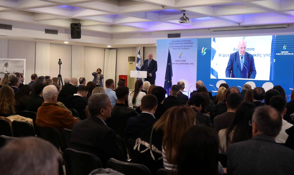 Τσιάρας: Η Ελληνίδα αγρότισσα πρωταγωνίστρια της παραγωγής και της ζωής στην ύπαιθρο