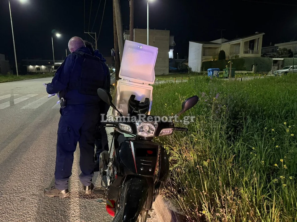 Λαμία: Σοβαρό τροχαίο με ντελιβερά -Τραυματίστηκε ο δικυκλιστής [εικόνες]