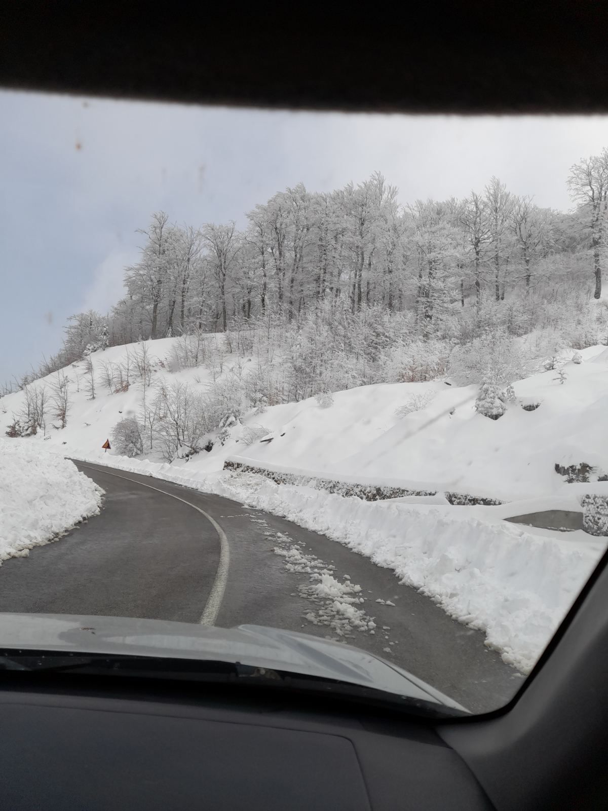 Μαρτιάτικο χιόνι στην Αργιθέα με τον φακό του Έκτορα Νασιώκα (ΦΩΤΟ)
