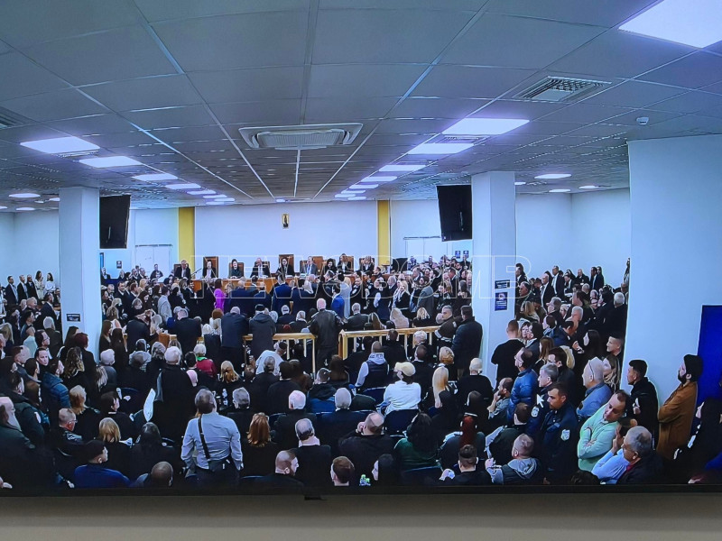 Διεκόπη για 1η Απριλίου η δίκη για τα Τέμπη -Ένταση, αιτήματα για αλλαγή αίθουσας, «αίσχος, ντροπή» φώναζαν συγγενείς (ΦΩΤΟ)