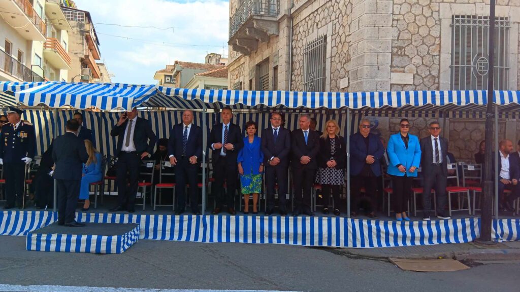 Μεγαλειώδης παρέλαση στην Καρδίτσα (ΦΩΤΟ - ΒΙΝΤΕΟ)