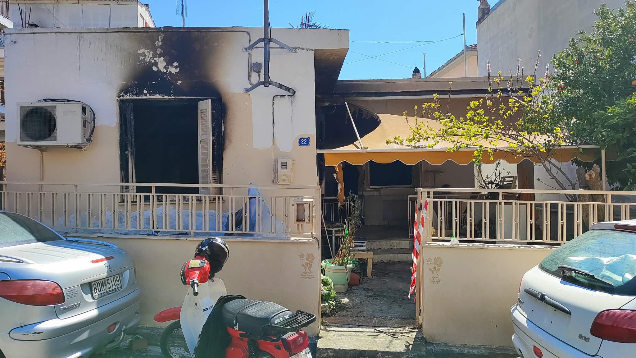 Βόλος: Σε μονάδα εγκαυμάτων μεταφέρεται ο 39χρονος που προσπάθησε να σώσει μητέρα και γιαγιά