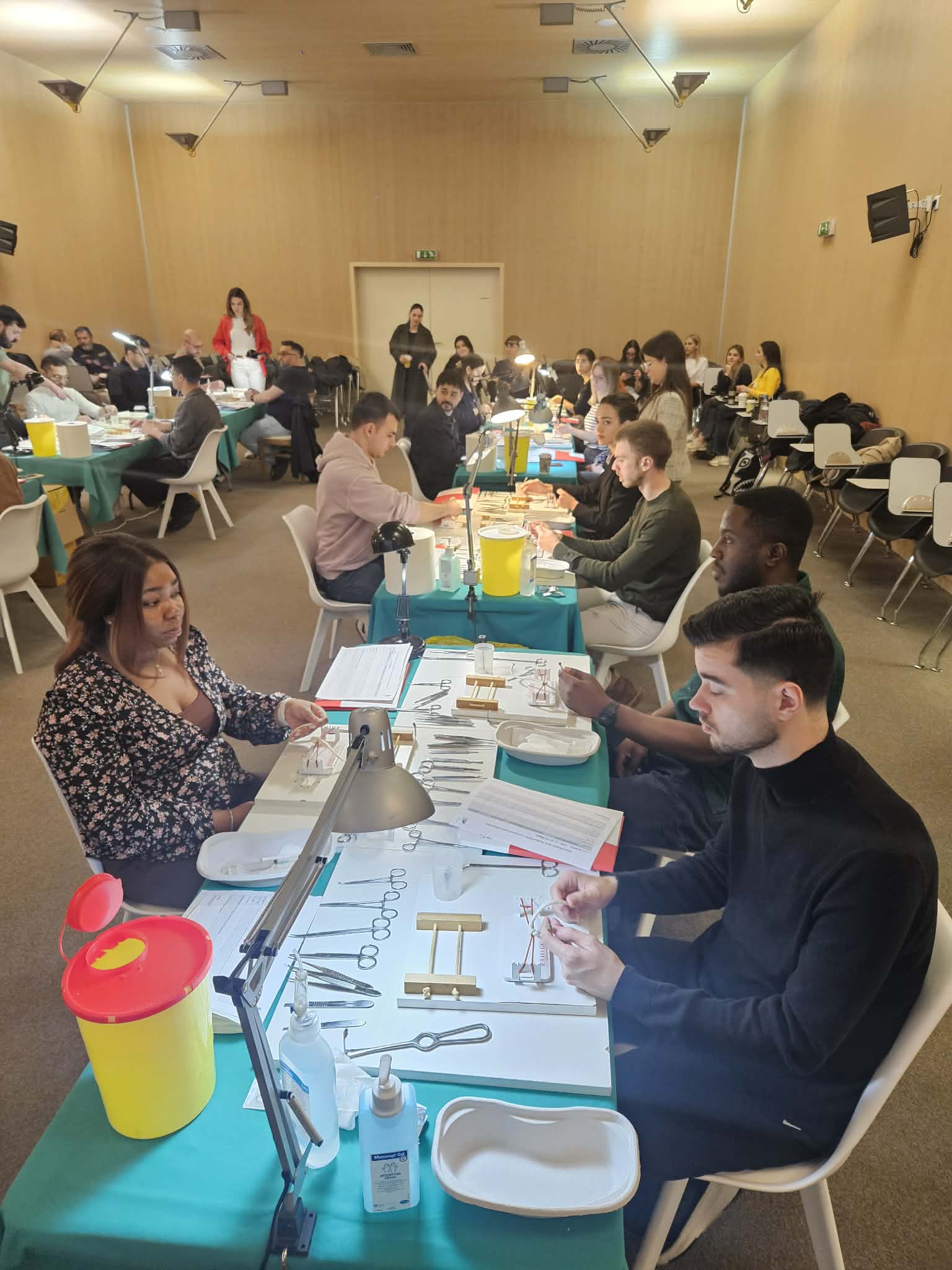 Το διεθνές σεμινάριο Basic Surgical Skills (BSS) στο ΙΑΣΩ Θεσσαλίας συνεχίζει δυναμικά  από το 2012 με αυξημένη ευρωπαϊκή συμ