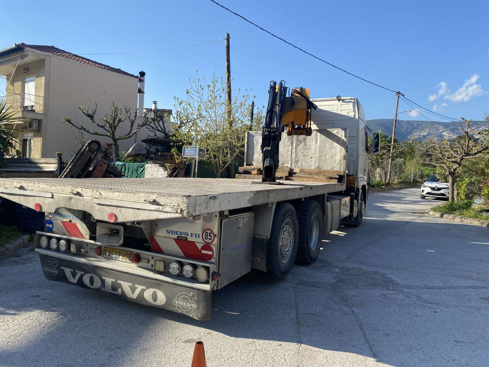 Εργάτης καταπλακώθηκε από μηχάνημα στον Βόλο-τραυματίστηκε σοβαρά στο κεφάλι