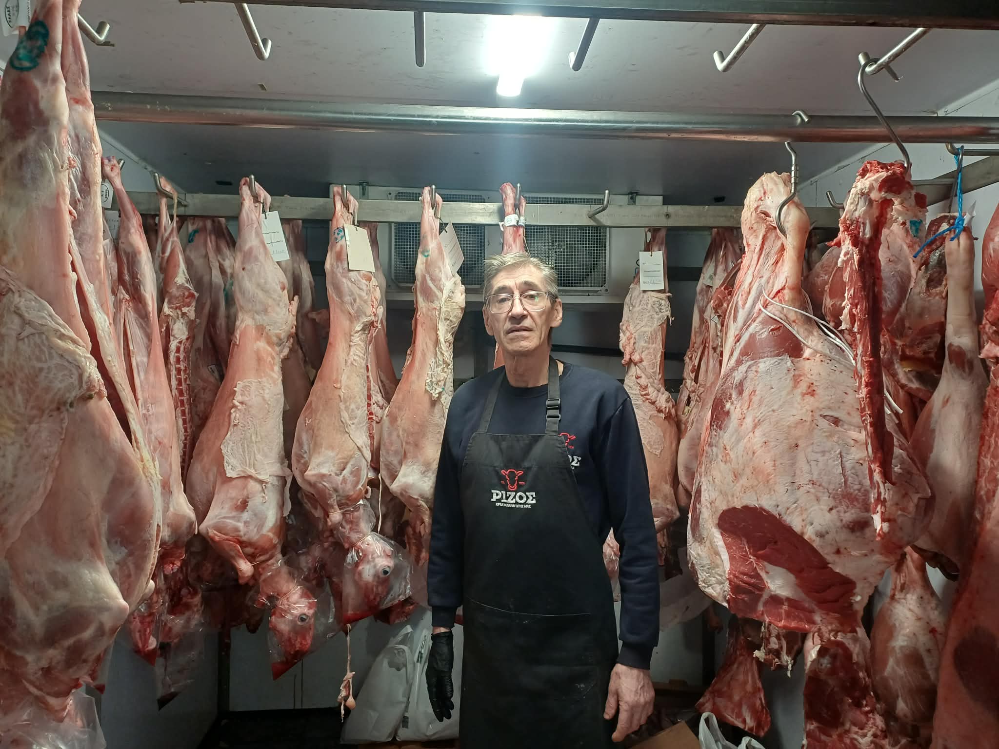 Πετάει το αρνάκι στα κρεοπωλεία της Λάρισας από 17 έως 19 ευρώ το κιλό- μισό ευρώ ακριβότερο το κατσίκι (ΦΩΤΟ)