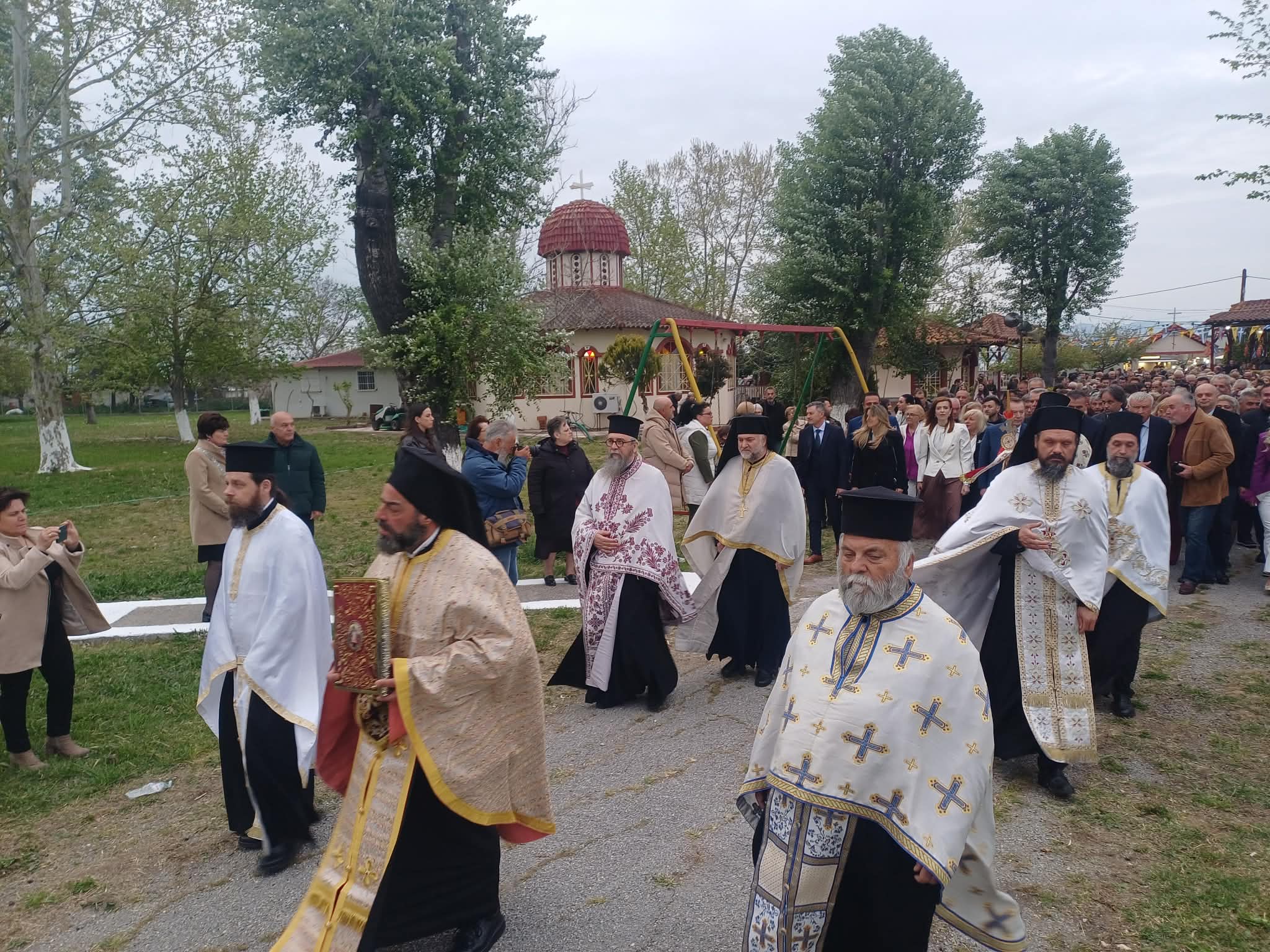 Πλήθος πιστών στο Ομορφοχώρι για τους Αγίους Ραφαήλ, Νικολάου και Ειρήνης (ΦΩΤΟ-ΒΙΝΤΕΟ)