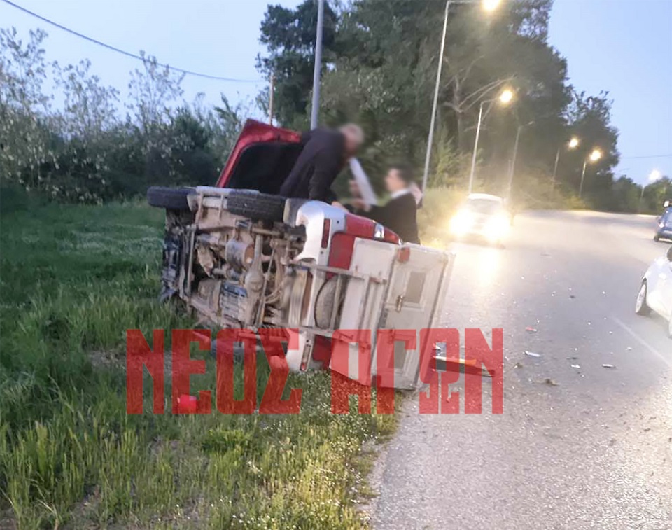 Τροχαίο με ανατροπή ΙΧ στα Χίλια Δέντρα στην Καρδίτσα (ΦΩΤΟ)