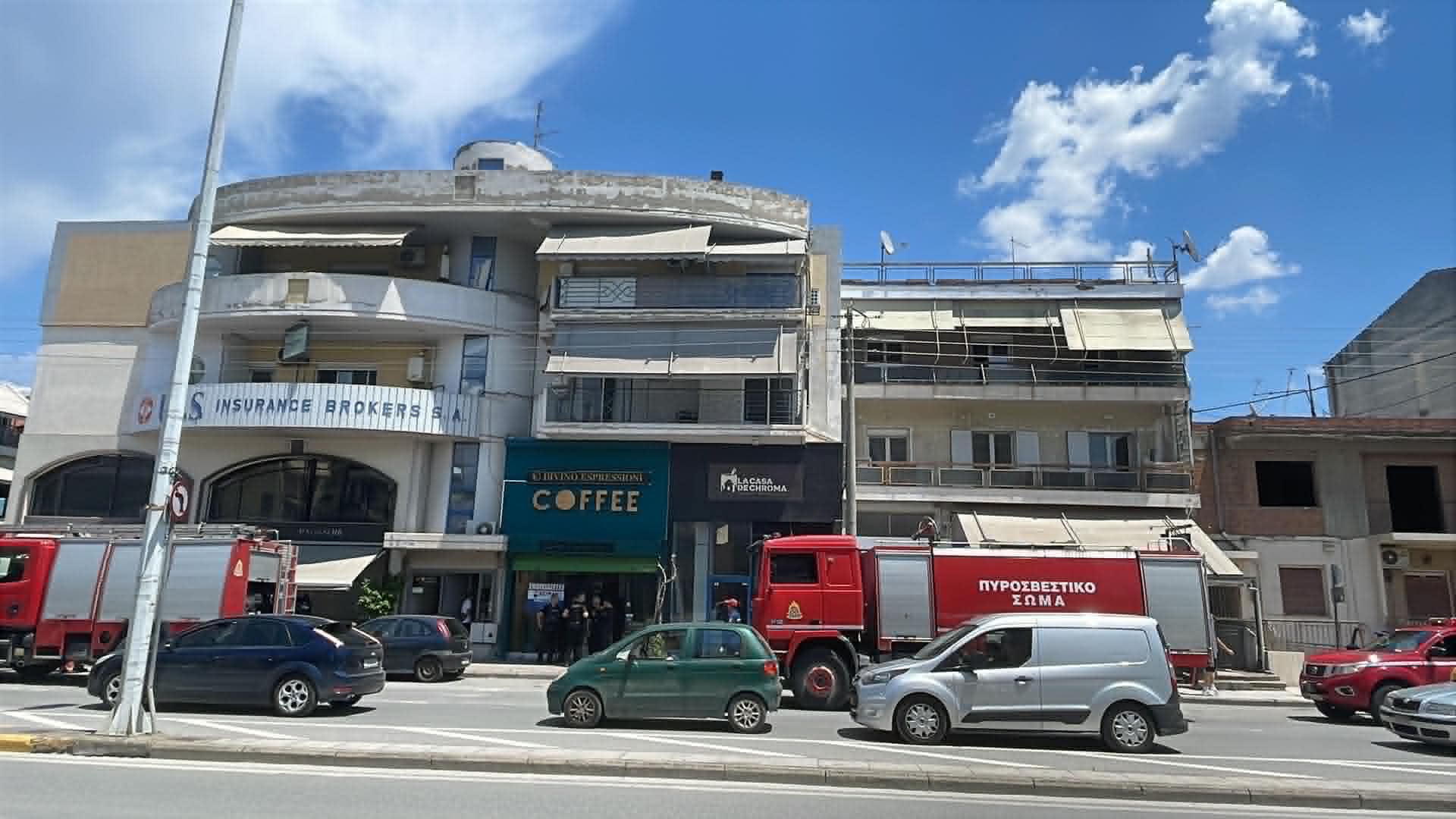 Συναγερμός στην Πυροσβεστική Λάρισας για φωτιά σε στέγη στην Ηρώων Πολυτεχνείου (ΦΩΤΟ)