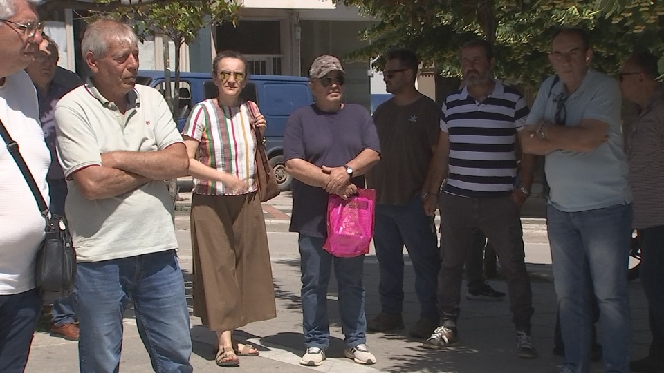 Διαμαρτυρία αγροτών με τρακτέρ στο κέντρο της πόλης των Φαρσάλων (ΦΩΤΟ)