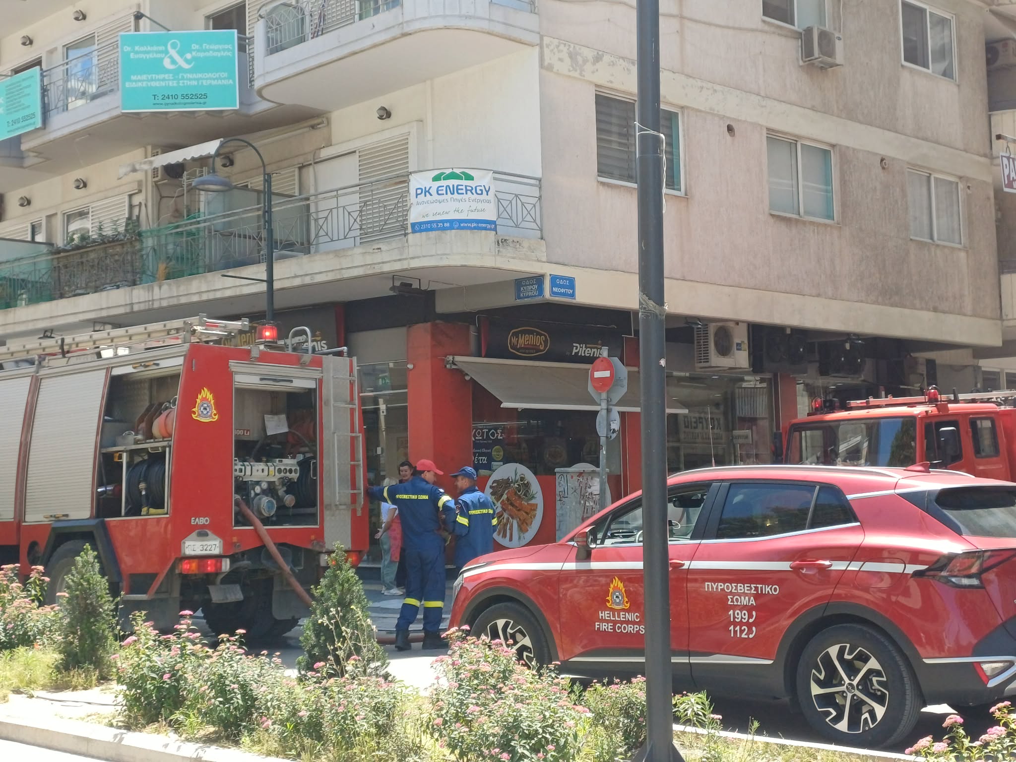Συναγερμός στην Πυροσβεστική για φωτιά σε διαμέρισμα στο κέντρο της Λάρισας (ΦΩΤΟ)