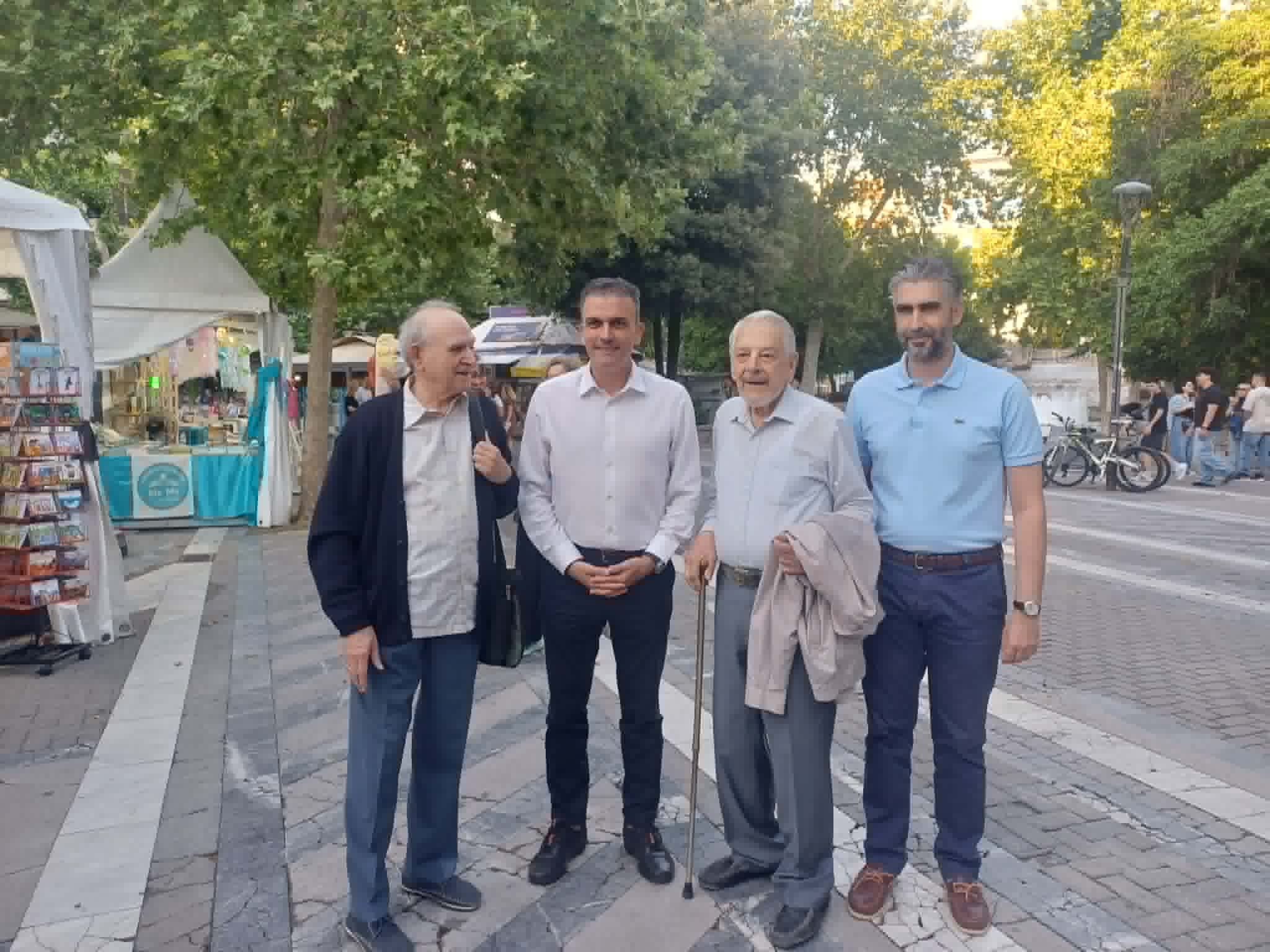 Εγκαινιάστηκε χθες η 25η Έκθεση βιβλίου στην πλατεία Ταχυδρομείου (ΦΩΤΟ)
